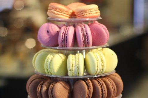 Pyramide macarons piece montée patisserie traiteur